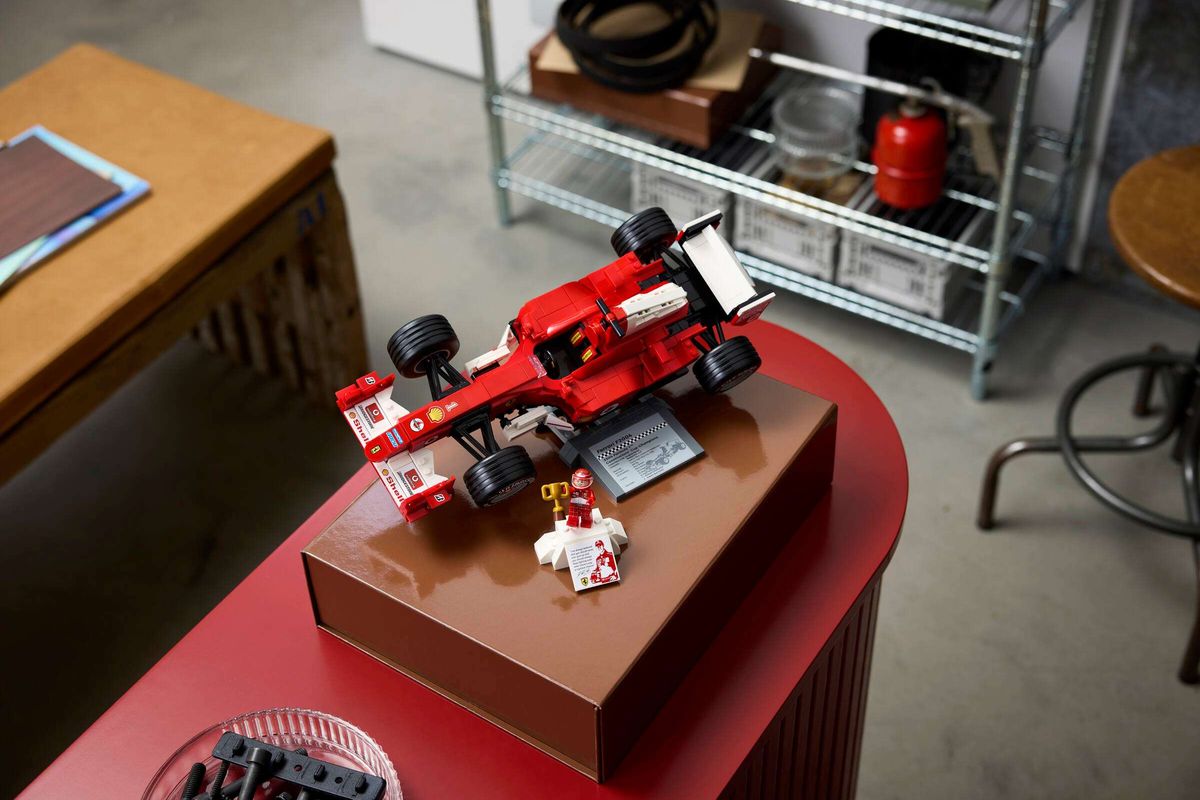 LEGO 11375 - Icons, Ferrari F2004 og Michael Schumacher