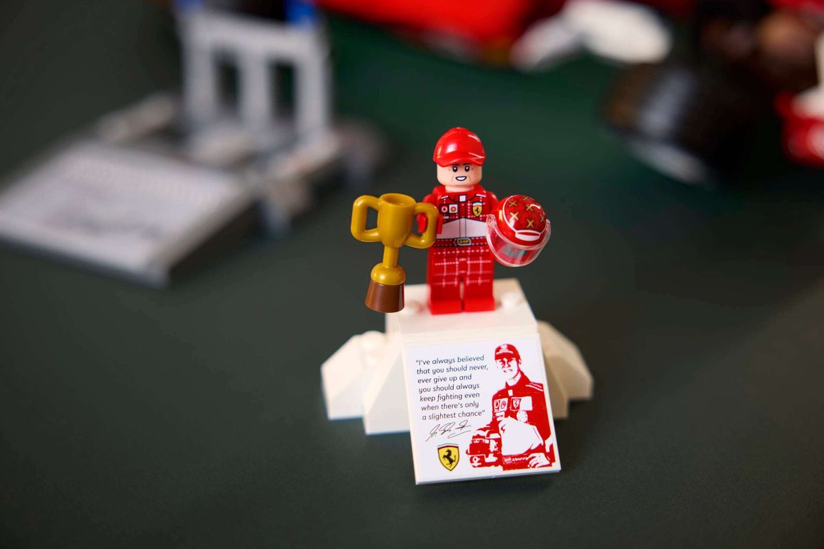 LEGO 11375 - Icons, Ferrari F2004 og Michael Schumacher