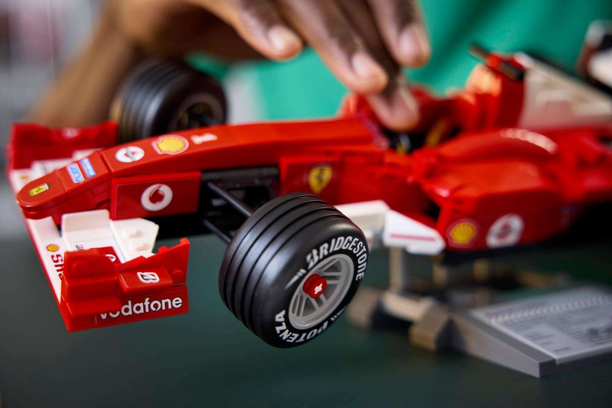 LEGO 11375 - Icons, Ferrari F2004 og Michael Schumacher